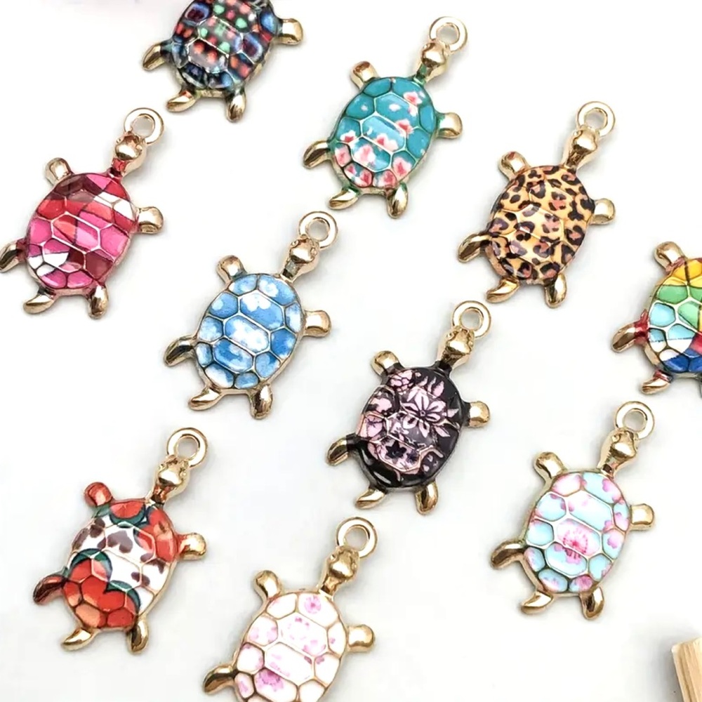 🔴 5 for $10 ONE Floral Ocean Turtle Enamel Pendant with Gold Accents - Picture 3 of 6